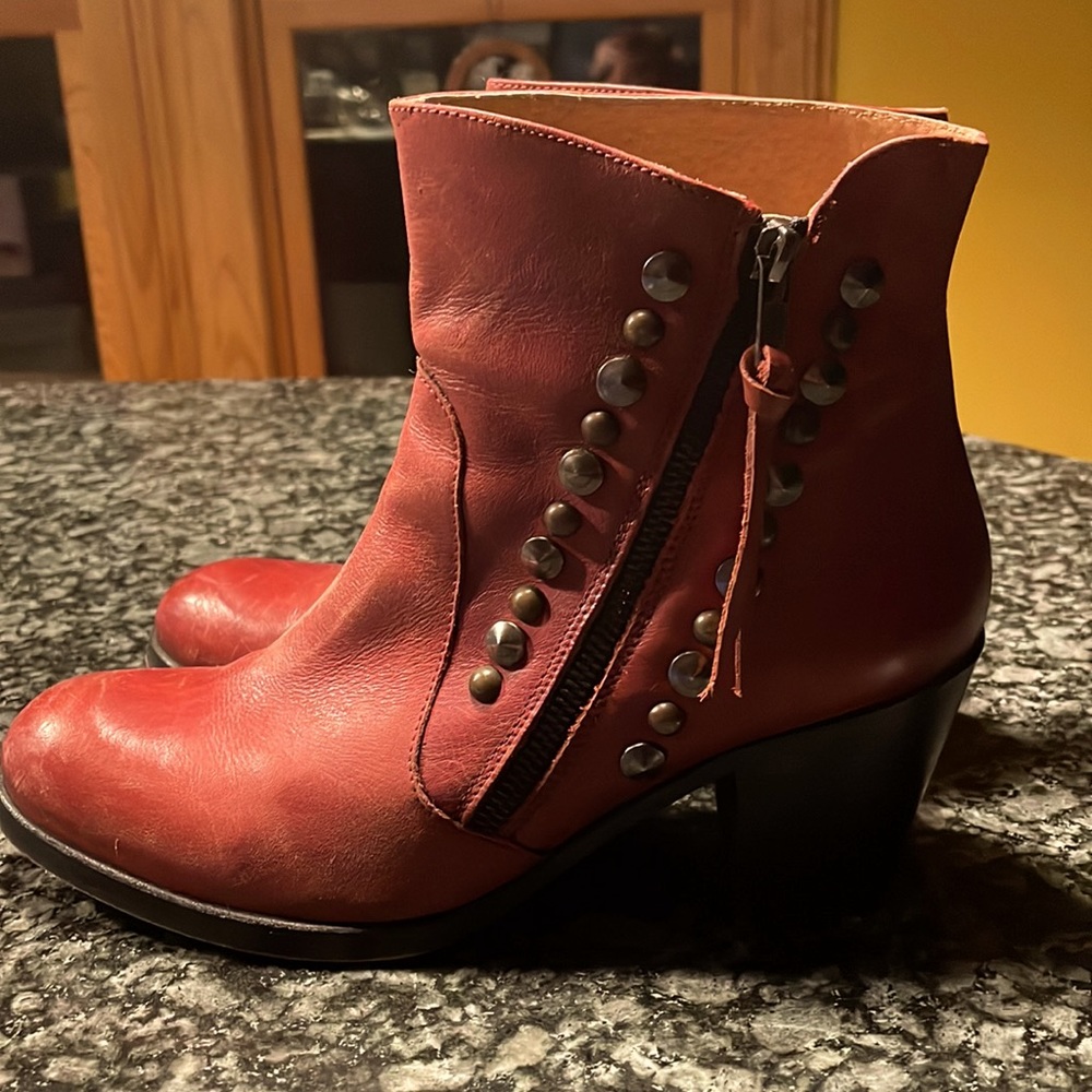 Chio Kissfall‎ red leather boots made in Spain